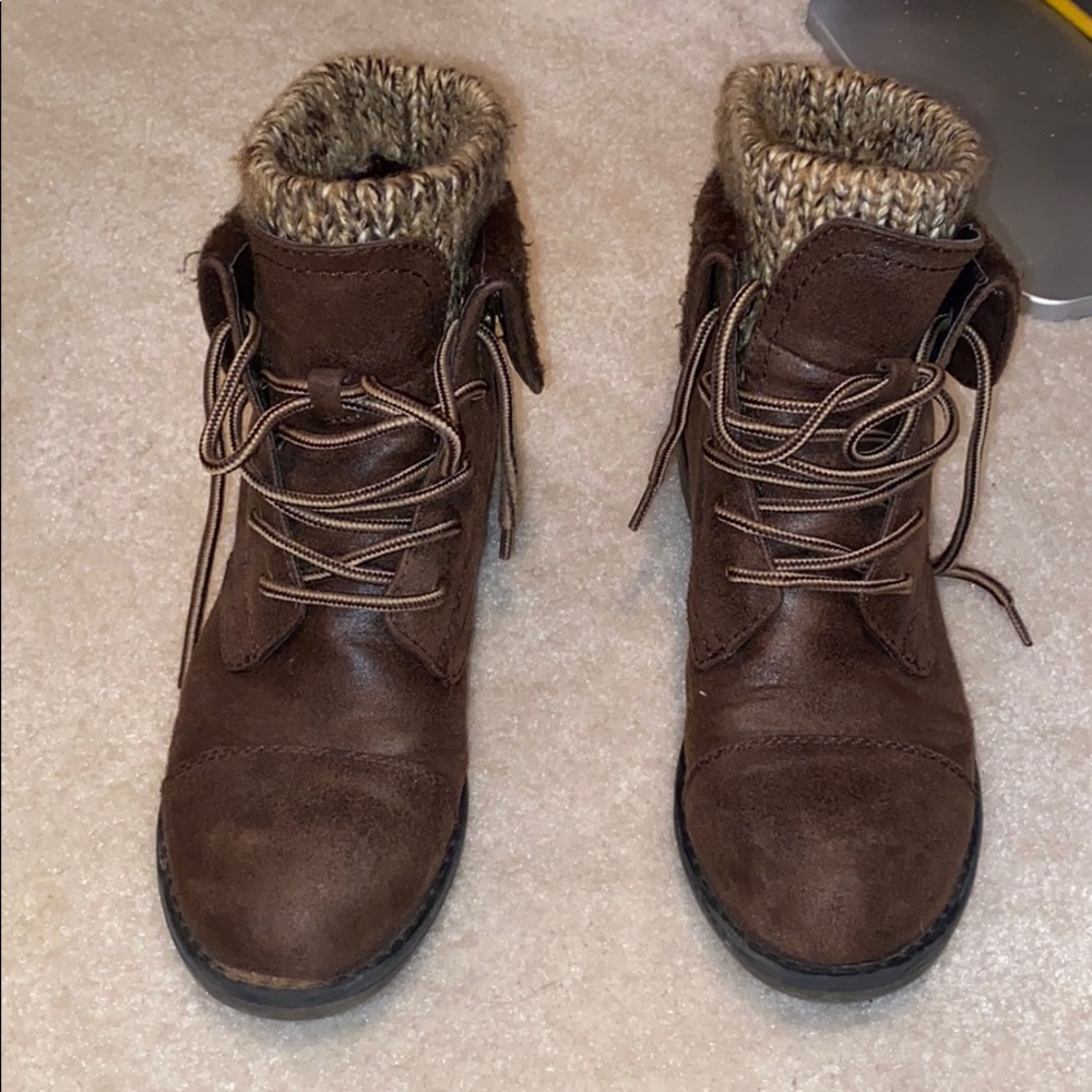 brown boots